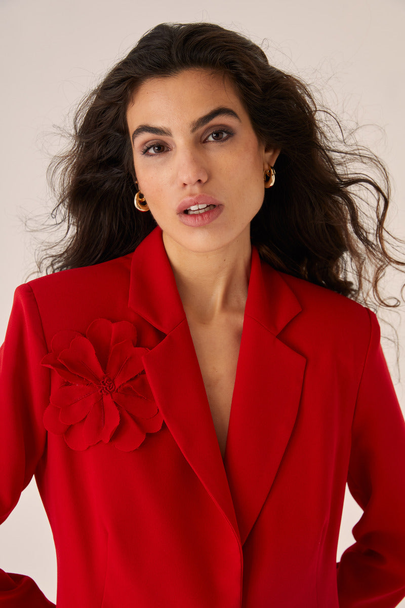 Red Señorita Teresa blazer with tailored fit, featuring classic lapels and stylish design, perfect for professional and casual wear.