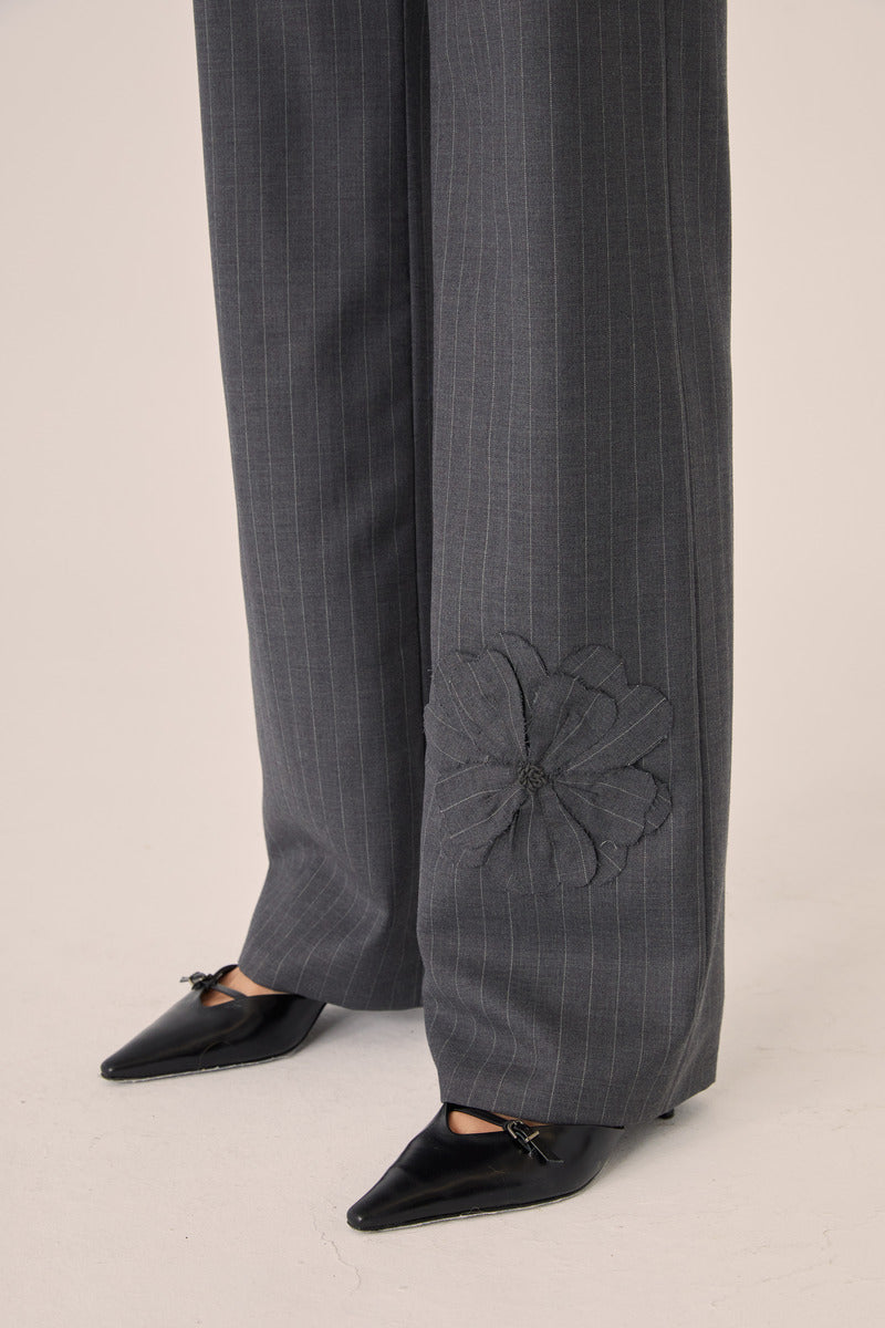 Gray Adriana pants by Señorita featuring a tailored fit and stylish design, shown on a model in a fashion photoshoot.