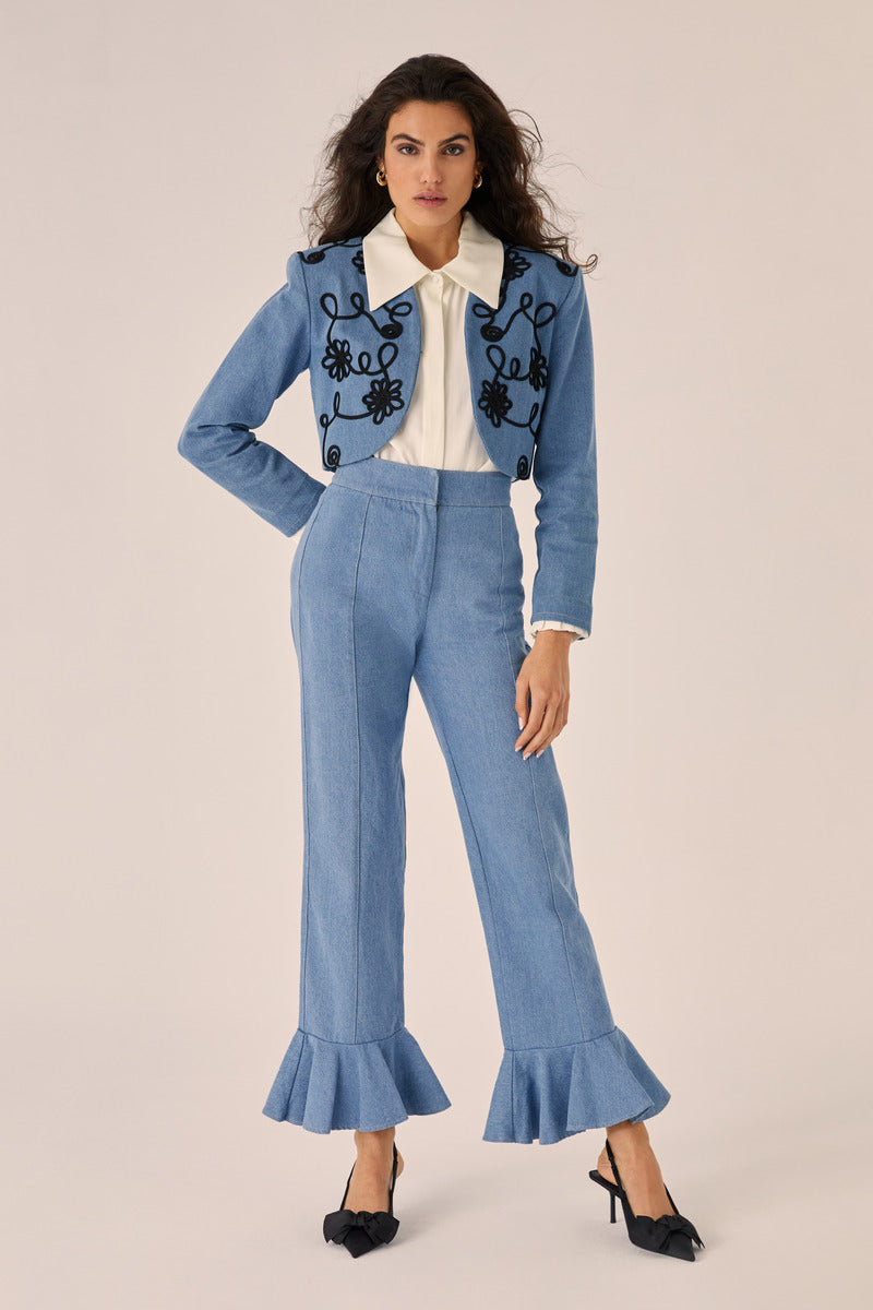 Señorita blue blazer jacket, stylish and tailored, featuring a modern fit with lapel collar and button closures, front view.