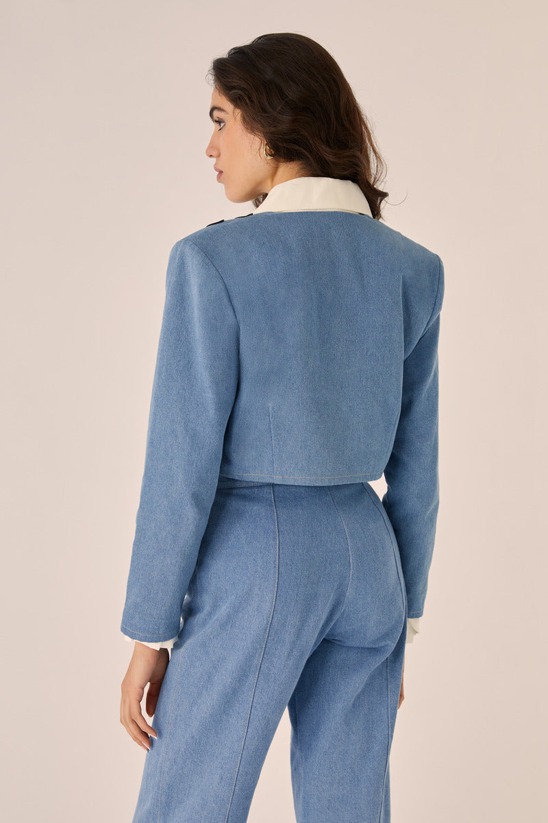 Señorita blue blazer jacket from the Juana collection, tailored fit with lapels and button closure, stylish and versatile for women.