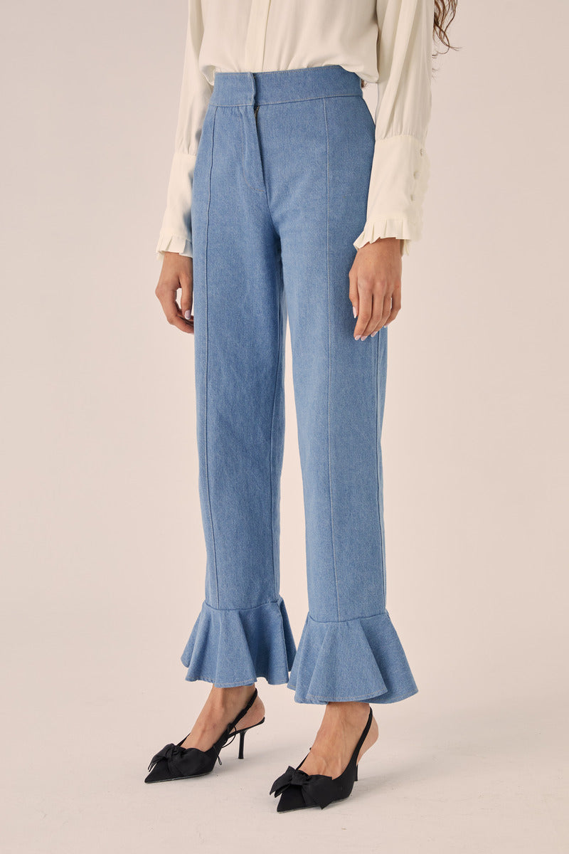 Señorita Emilia blue pants featuring a stylish, tailored fit with a high waist and sleek design, perfect for casual or dressy occasions.