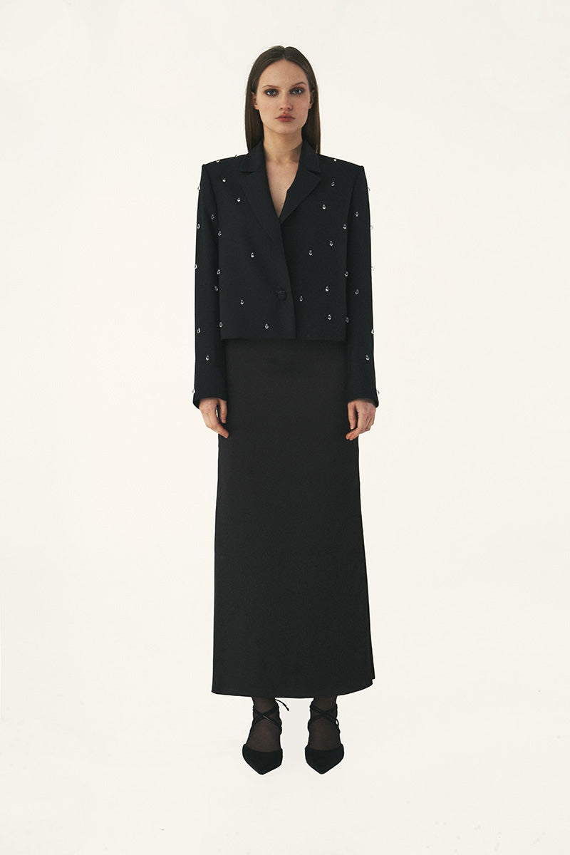 Black KRIS MARÁN shorten jewelry blazer, a stylish jacket with sleek design and tailored fit, ideal for modern fashion.
