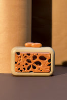 Beige acrylic clutch with honeycomb pattern by Sy&Vie, featuring a sleek, modern design and compact size for stylish occasions.