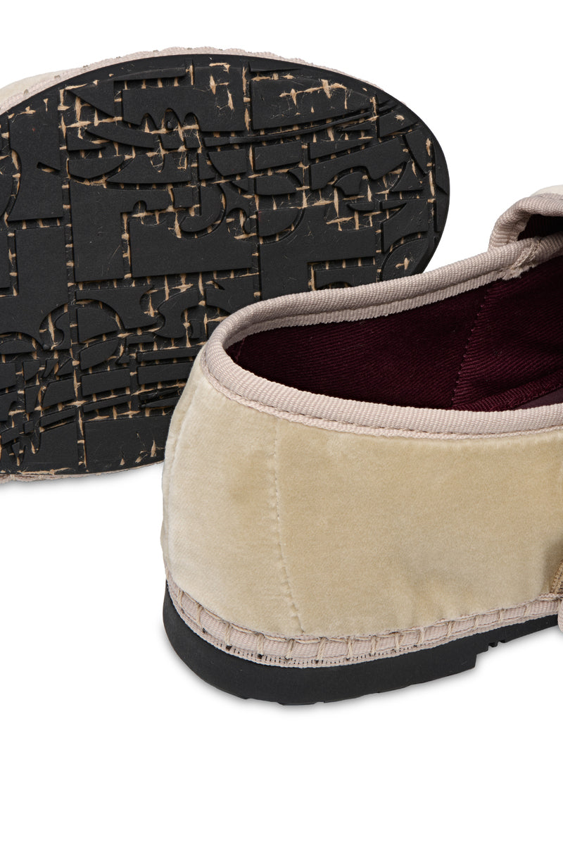 Flabelus Sophie nude flats with white piping and buckle closure, showcasing elegant slip-on footwear with stylish detailing.