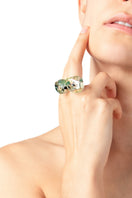 Salvárea Soplo Double Ring in vibrant green, featuring two interconnected bands with a sleek, modern design.