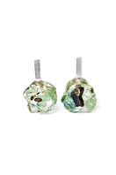 Salvárea Soplo M green earrings featuring intricate design and vibrant color, perfect for stylish accessories.