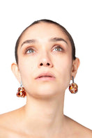 Salvára SOPLO M amber earrings featuring red and gold tones, elegant and lightweight jewelry design with intricate details.