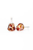 Salvárea Soplo M amber earrings featuring red and gold tones, showcasing elegant, handcrafted jewelry with a unique design.