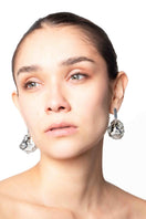 Salvára SOPLO M earrings in smoky color, stylish drop earrings with a modern design, shown on a model.