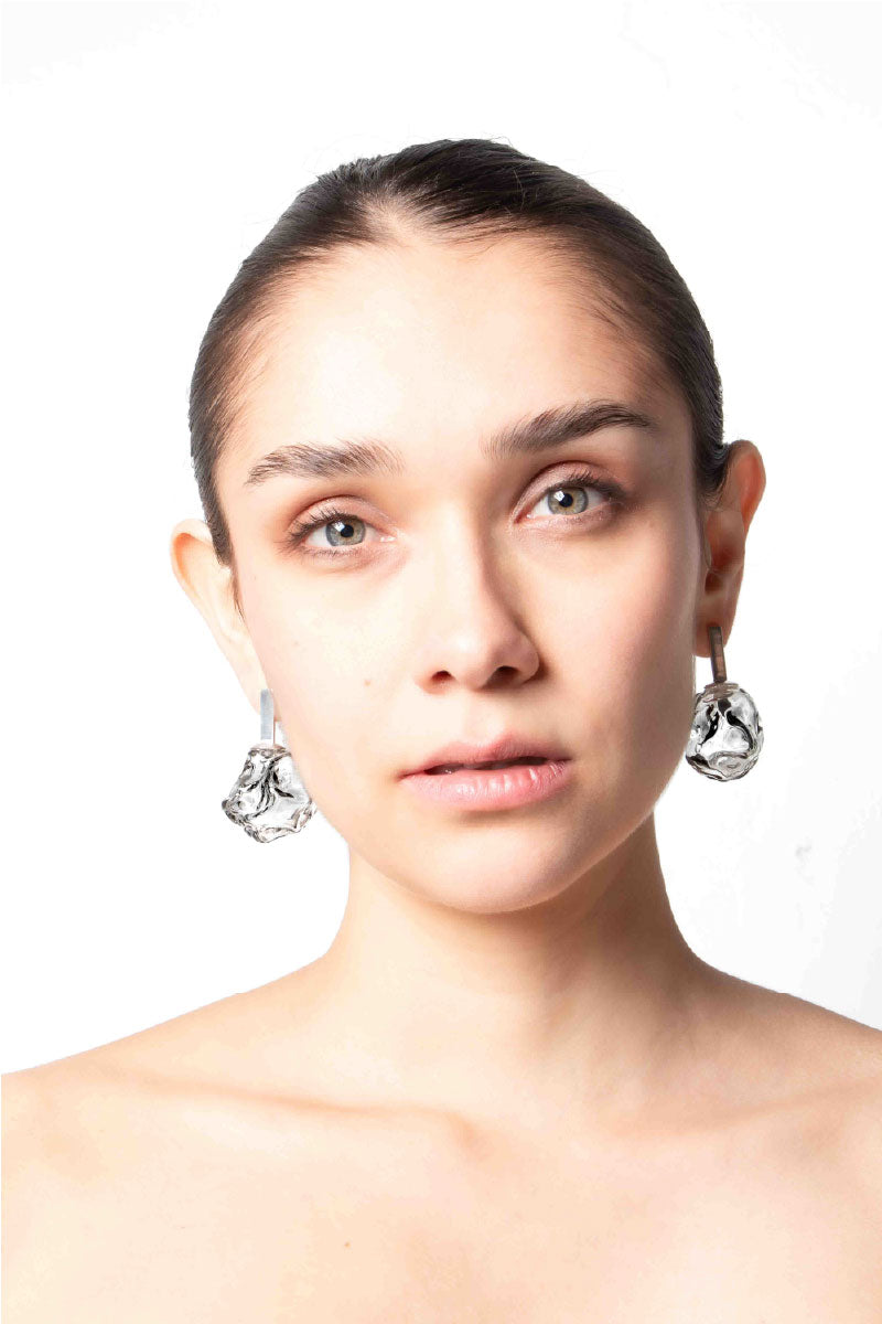 SOPLO M EARRINGS IN SMOKE