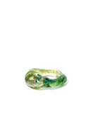 Salvárea Soplo Ring Set featuring green rings with intricate designs, showcasing elegant jewelry for stylish accessories.