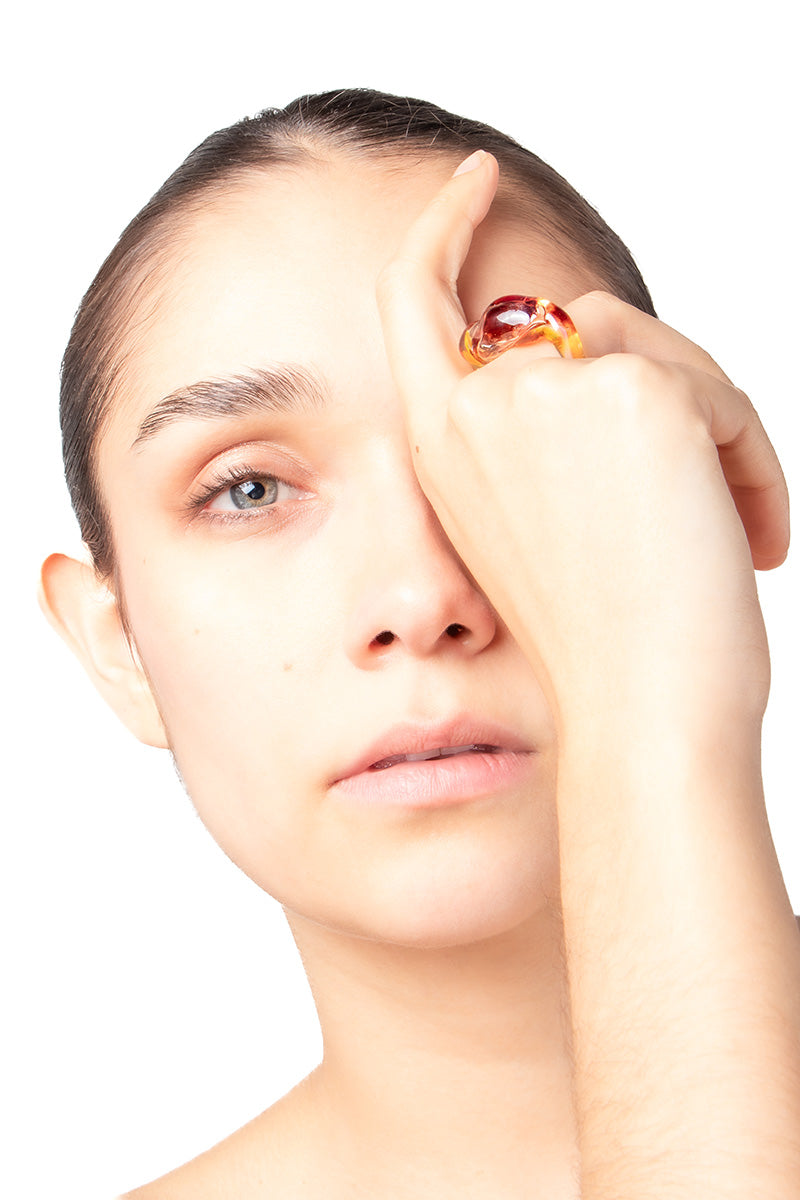 Salvára SOPLO Ring Set featuring vibrant red rings with intricate designs displayed on a neutral background.