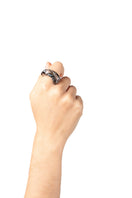 Salvára SOPLO Ring Set featuring stylish smoke-colored rings with intricate designs, perfect for versatile jewelry styling.
