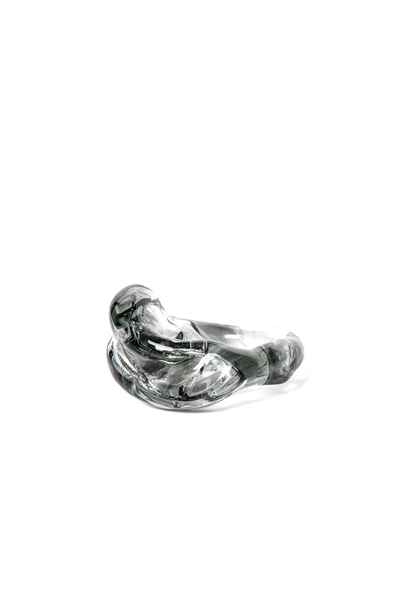 Salvárea Soplo ring set featuring smoky, oxidized finish with multiple interconnected rings for a stylish jewelry look.