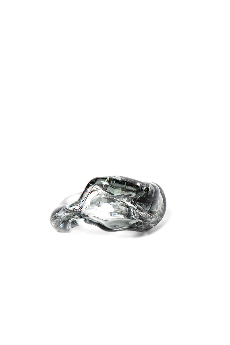 Salvára SOPLO Ring Set featuring multiple stylish rings with smoky, abstract design in a close-up image.