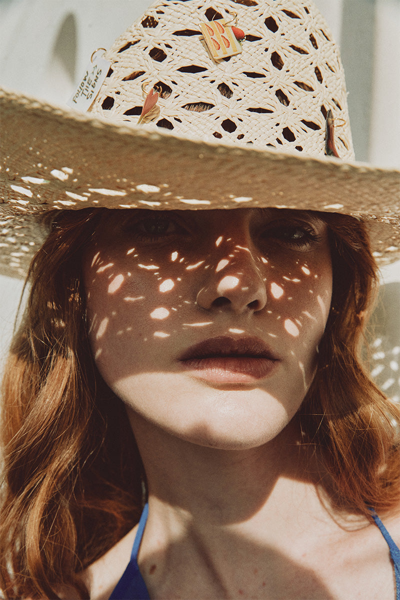 Ser SOUL CLUES hat featuring a stylish design, shown in a close-up image highlighting the fabric and branding details.