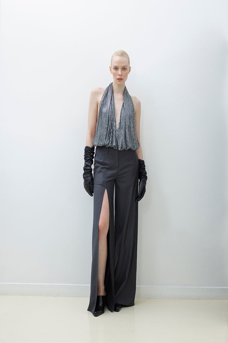 بلوزة مطرزة بالخرز