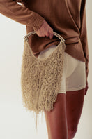 Millanne Tale Neus cream shoulder bag with sleek design and adjustable strap, perfect for casual or formal outings.