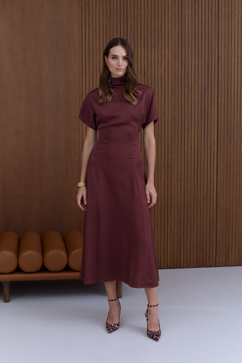 TORI STRUCTURED MIDI DRESS IN BURGUNDY