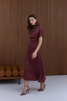Undress Tori structured midi dress in burgundy, featuring a fitted silhouette and elegant design for stylish occasions.