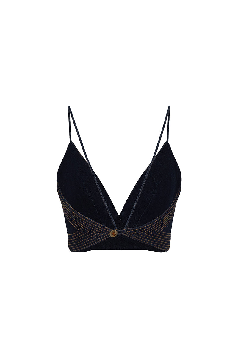 DUMA&CO NODO TOP in black, stylish sleeveless blouse with a relaxed fit, displayed on a mannequin.