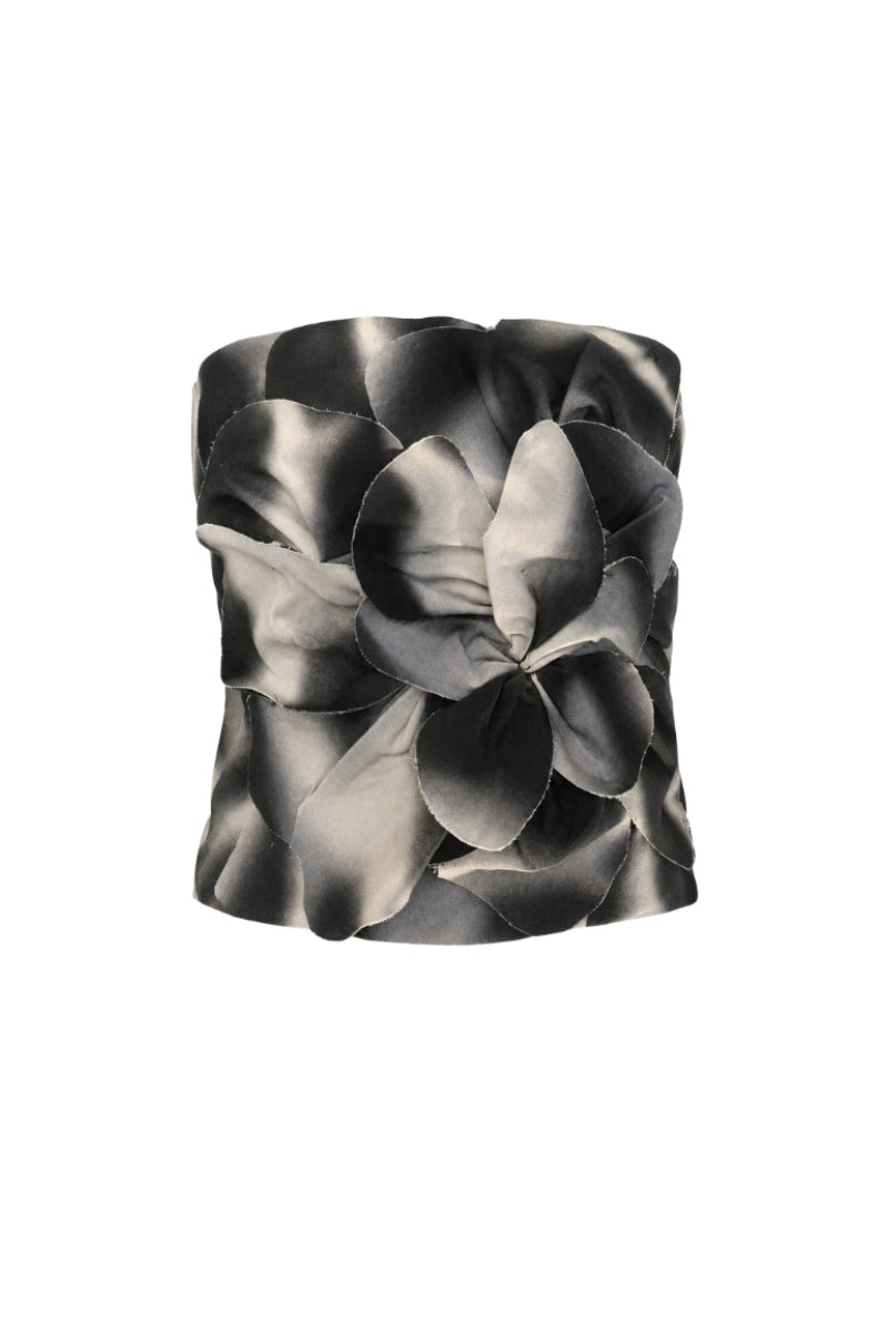 Black printed Tropicalia top by Tinta Latina featuring vibrant tropical patterns and a stylish, comfortable fit.