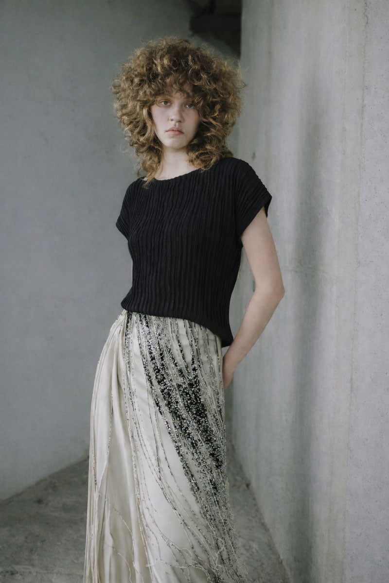 Black Tulip Furrows T-Shirt by MAZ Manuela Álvarez, casual top with a distinctive tulip furrow design.