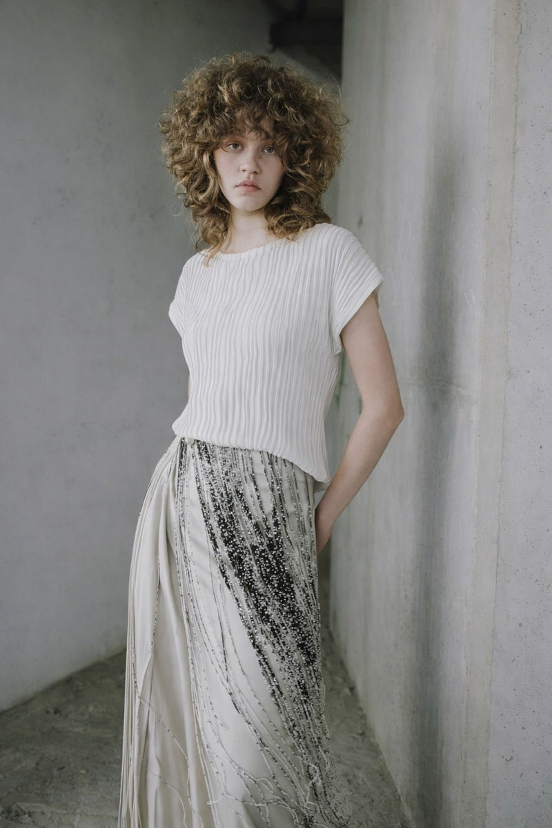 Maz Manuela Álvarez Tulip Furrows T-shirt in ivory, casual tops with a relaxed fit and subtle tulip pattern.