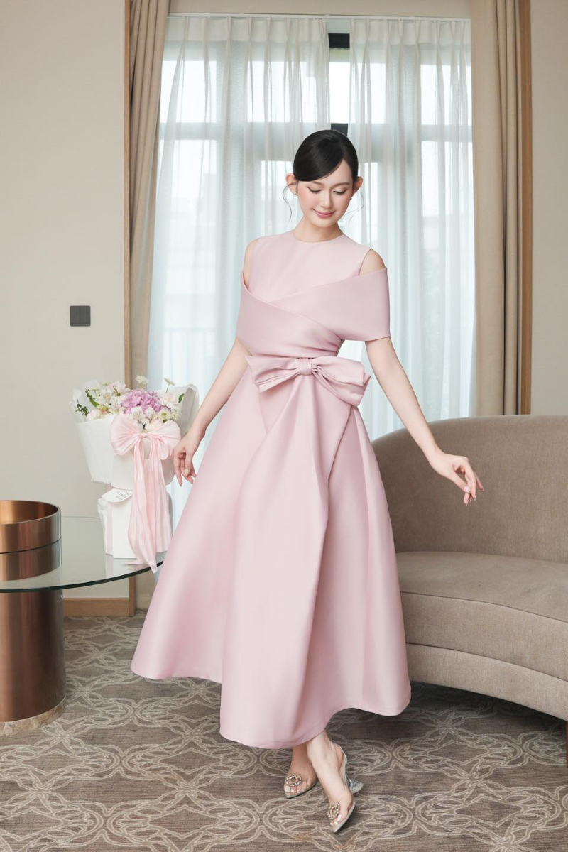 White Plan twin dress gown with elegant fabric and fitted design, perfect for formal occasions and special events.