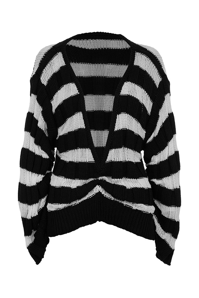 Two-tone knitted sweater in ivory and black by MAZ Manuela Álvarez, showing the front view with a cozy, stylish design.