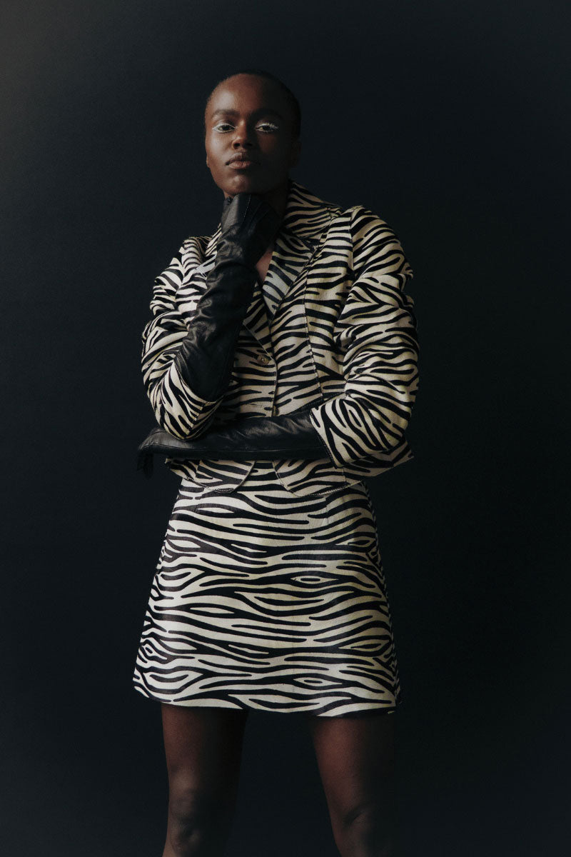 ZUT Taylor jacket in thin zebra print, stylish women's jacket with black and white zebra pattern, lightweight and fashionable outerwear.