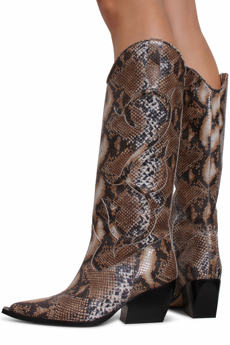 Terry de Havilland cowboy sandals featuring leather straps and Western-inspired design, stylish footwear for casual wear.