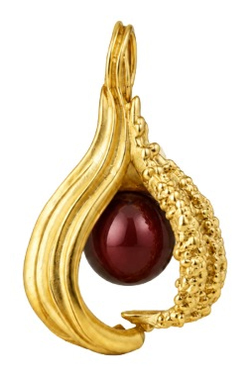 Jude Benhalim The Loop Pendant with House Chain 90 on a sleek necklace, showcasing modern jewelry design and craftsmanship.