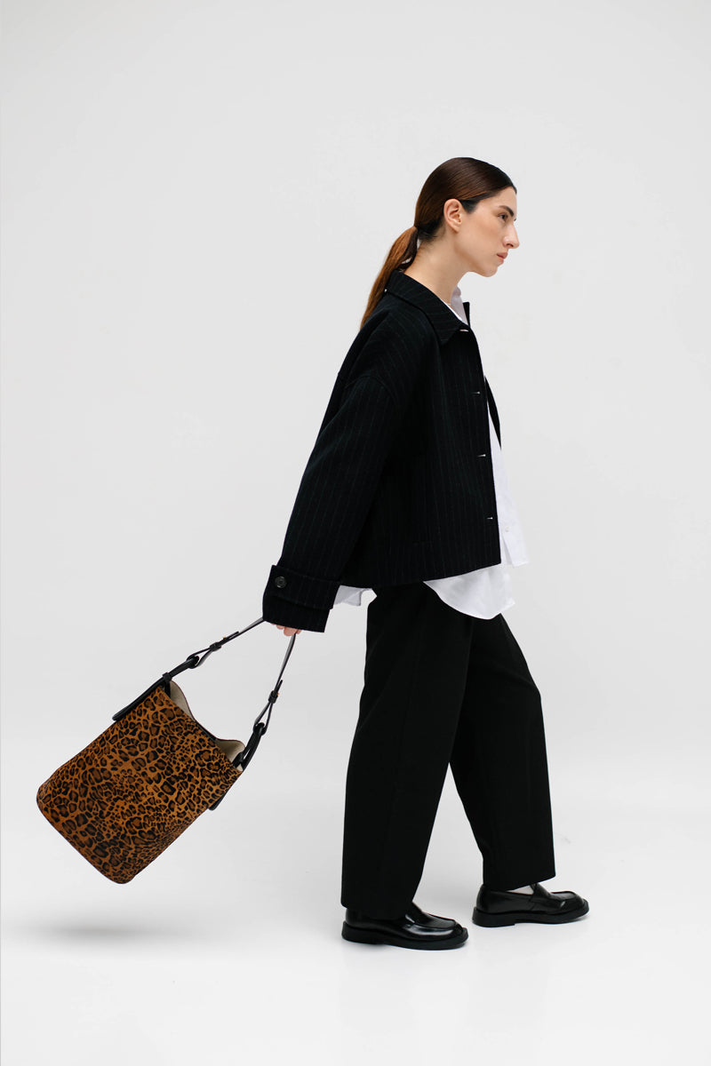 ISIDORA MALVA Tierralta Tote shoulder bag in leopard print with animal pattern and spacious design.