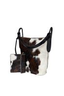 ISIDORA MALVA Tierralta tote shoulder bag made of cowhide with natural hair texture, featuring a spacious design and sturdy straps.