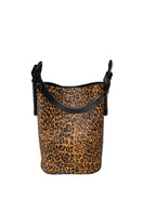 ISIDORA MALVA Tierralta Leopard Tote shoulder bag with animal print design, featuring a spacious interior and stylish shoulder straps.