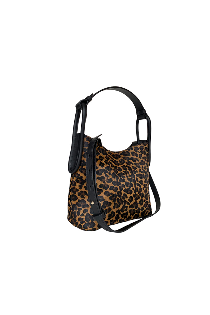 ISIDORA MALVA Tierranueva tote bag with leopard print, top handle design, featuring animal pattern and stylish craftsmanship.