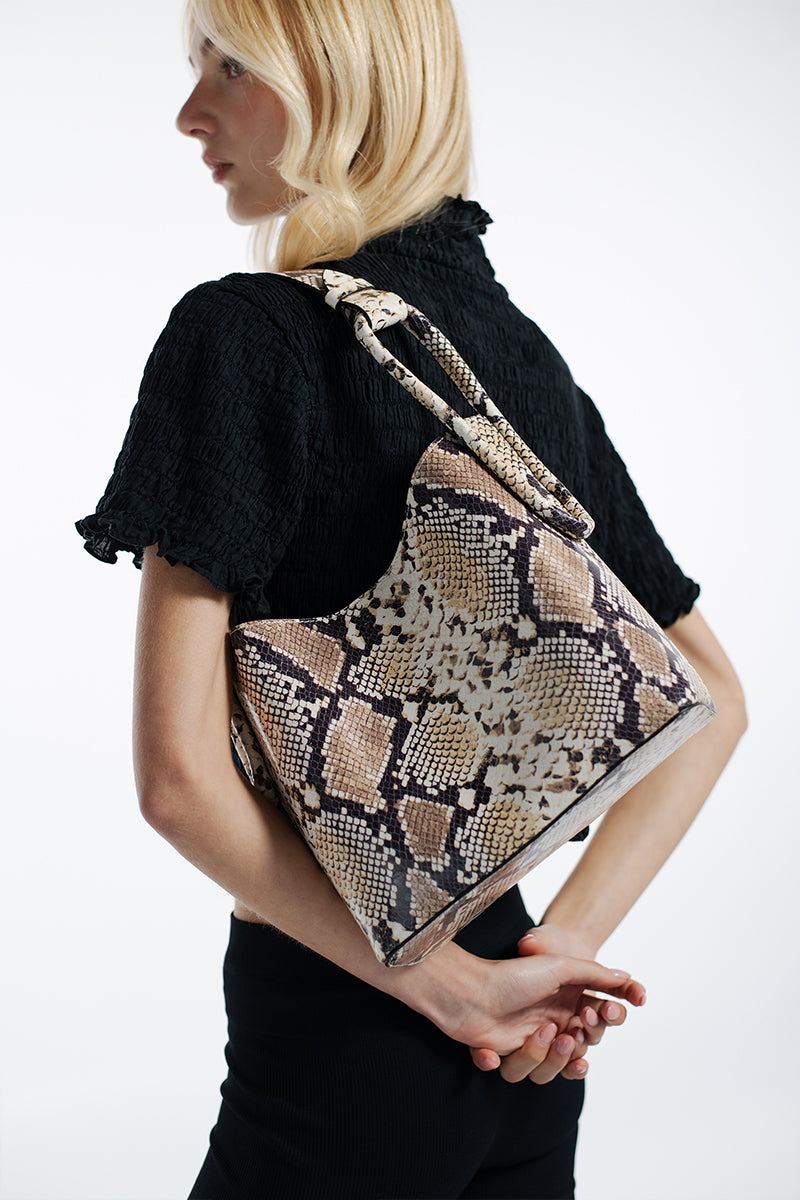 ISIDORA MALVA Tierranueva tote bag with snake print, top handle design, stylish and versatile accessory.