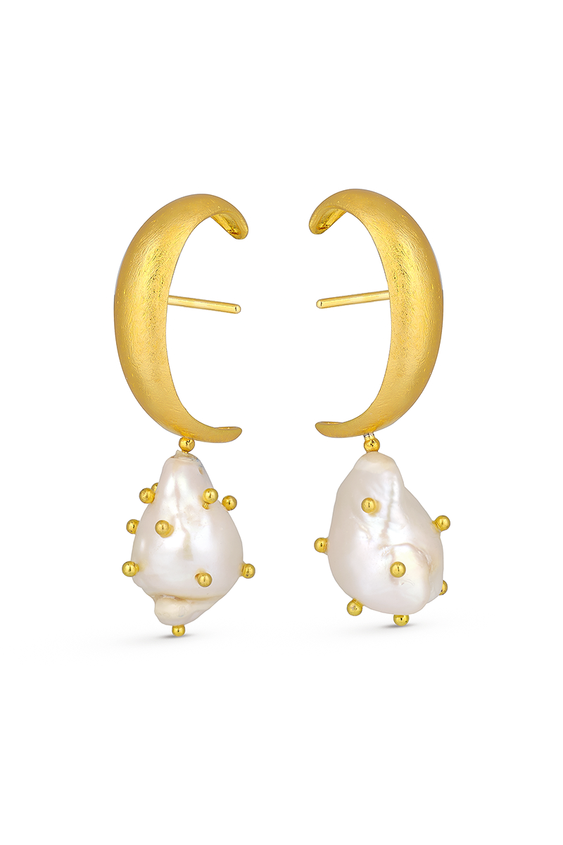 Gold TOKYO CLIMBER earrings by Fenomena featuring a sleek, modern design with a climbing-inspired shape.