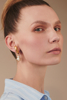Gold Tokyo Climber earrings by Fenomena featuring a stylish, layered design for a modern jewelry look.
