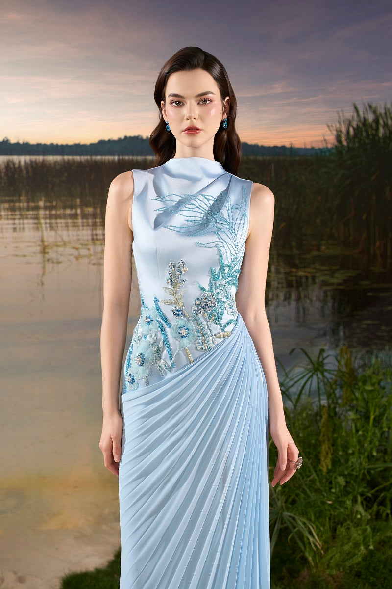 Blue sleeveless chiffon maxi dress by Tracy Studio, flowing design with a fitted bodice and elegant length.