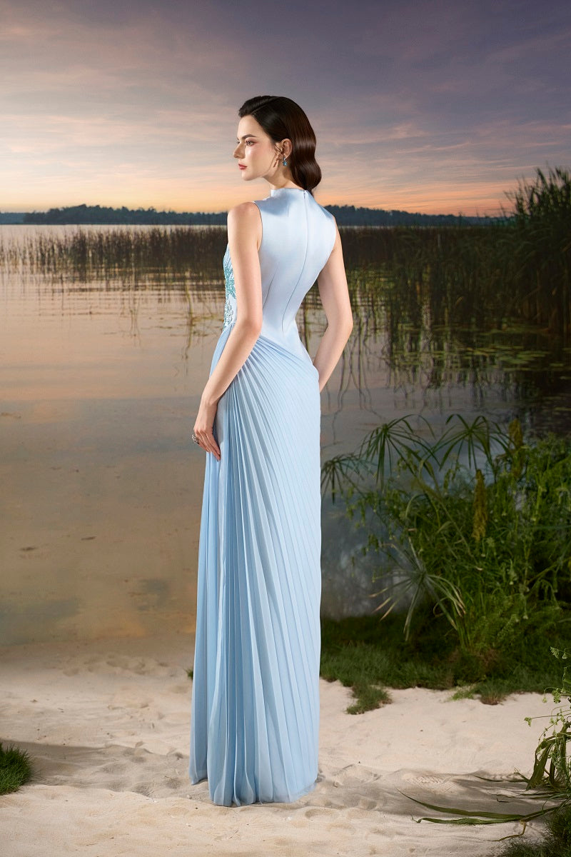 Blue sleeveless chiffon maxi dress by Tracy Studio, flowing fabric with a fitted bodice and elegant floor-length design.