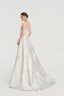 White taffeta bamboo strapless gown by Tracy Studio, elegant floor-length dress with a fitted bodice and flowing skirt.