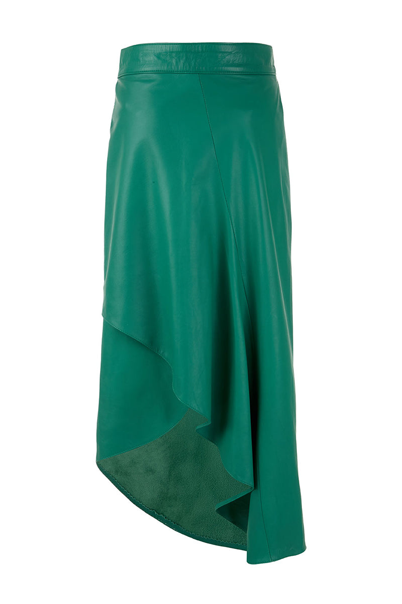 Maxi tube skirt in Milano green made of petal leather by MAZ Manuela Álvarez, featuring a sleek, fitted design.