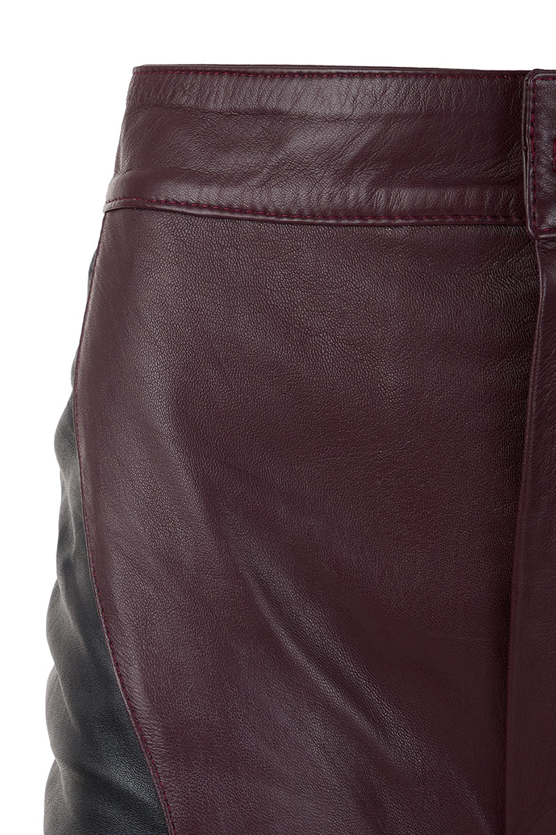 Black and wine red two-tone leather mountains trousers by MAZ Manuela Álvarez, stylish pants with contrasting color blocks.
