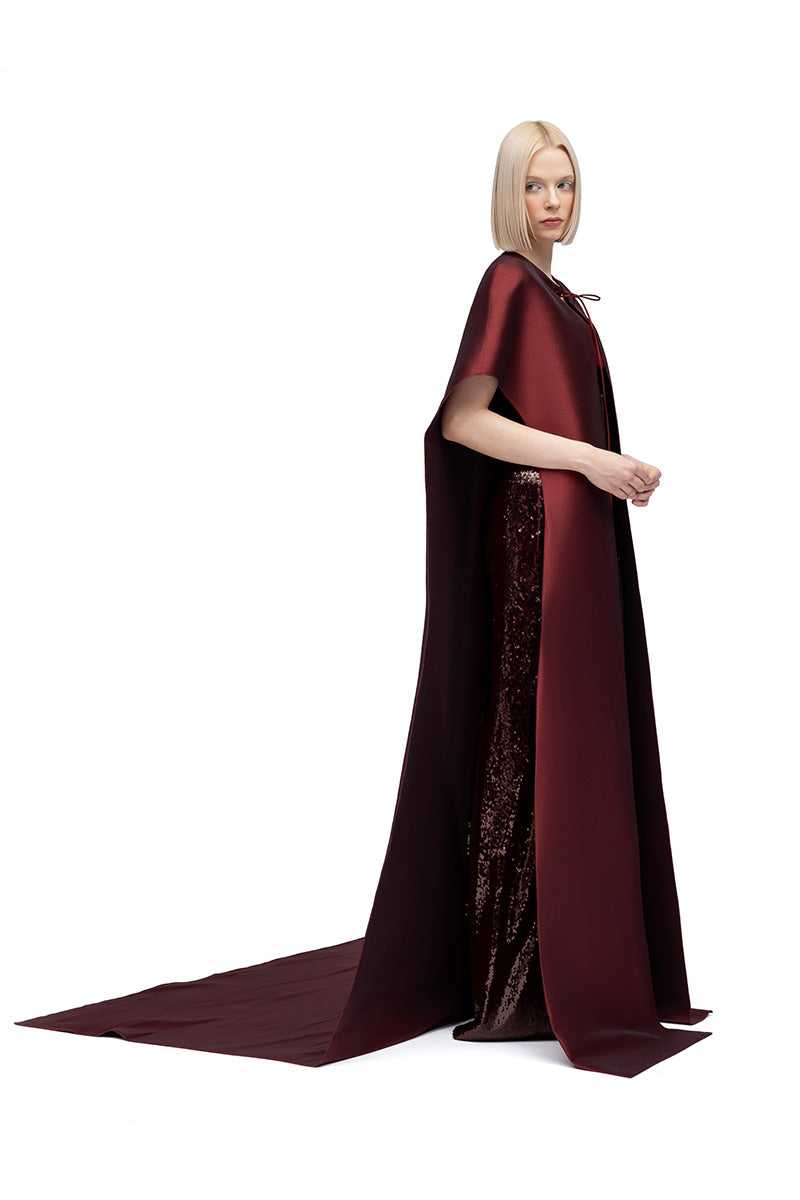 Moon Hakaan Yildirim Lily Cape in wine, stylish jacket with flowing fabric and elegant design, shown on a model.