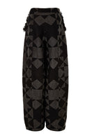 Maz Manuela Álvarez baggy pattern pants featuring a relaxed fit and vibrant geometric design on soft fabric.