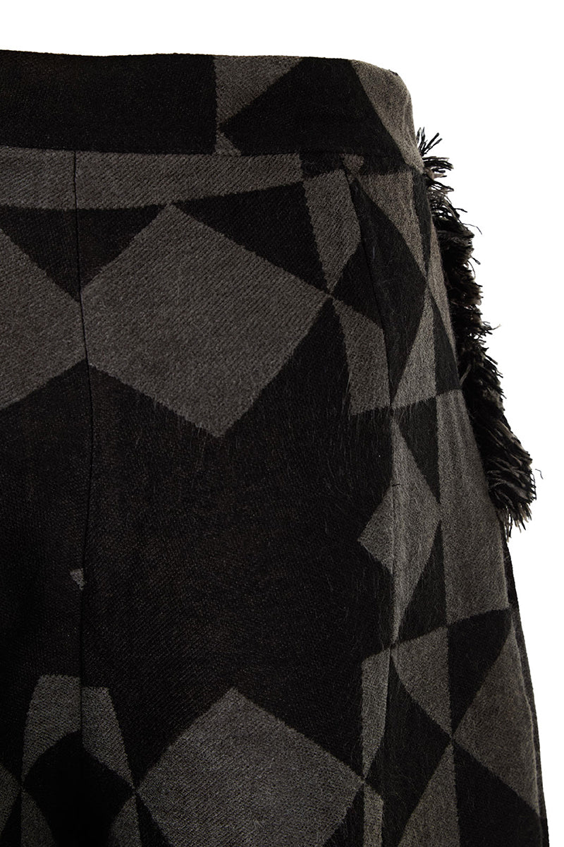 Maz Manuela Álvarez baggy pattern pants featuring a relaxed fit and vibrant geometric print on soft fabric.