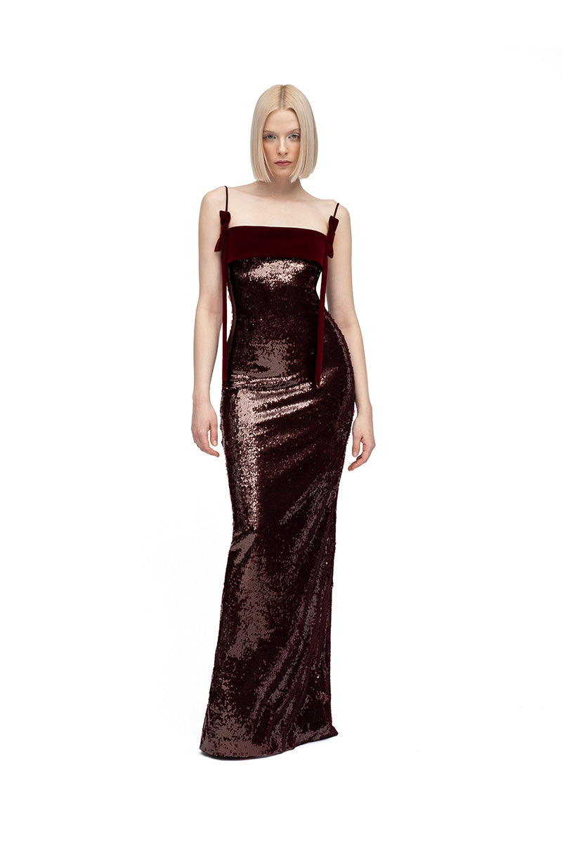 Moon Hakaan Yildirim Nergid Burgundy and Wine Maxi Dress with flowing fabric and elegant design, perfect for stylish occasions.