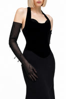 Black Moon Hakaan Yildirim Lilia gloves shown with sleek design and soft fabric, perfect for stylish winter accessories.